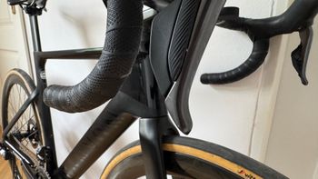 Used Canyon Aeroad CF SLX 8 Disc Di2 2023 2023 Road & Gravel, Black — image 15 of 17