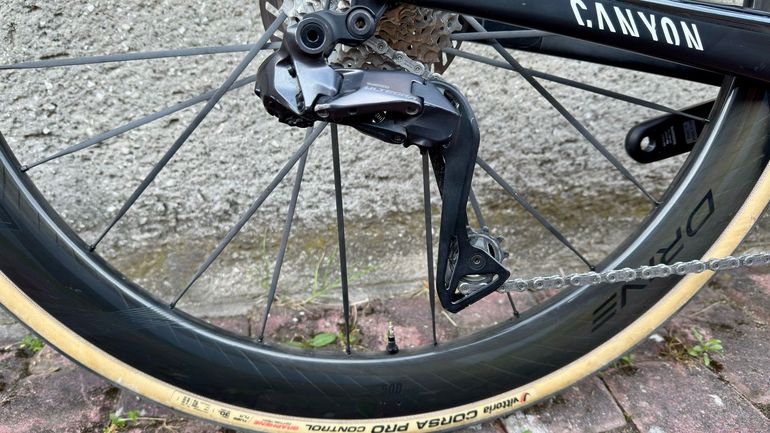 Used Canyon Aeroad CF SLX 8 Disc Di2 2023 2023 Road & Gravel, Black — image 7 of 13