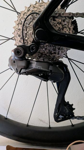 Used Colnago V4Rs Shimano Ultegra Di2 2025 2025 Road & Gravel — image 4 of 6