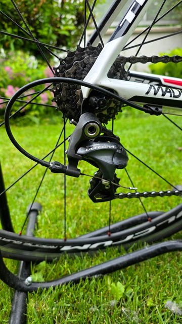 Used Trek Madone 4.7 H2 (Compact) 2012 2012 Road & Gravel, White — image 7 of 20