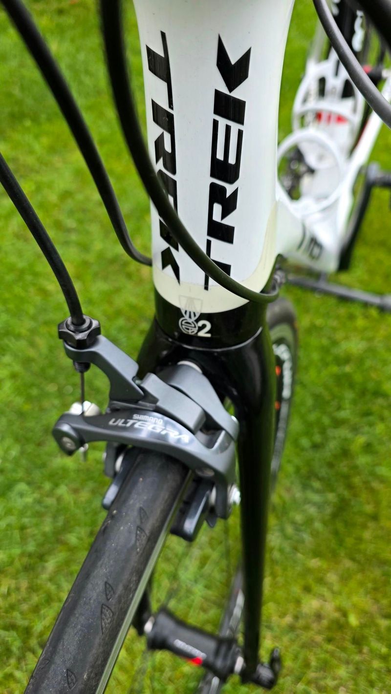 Used Trek Madone 4.7 H2 (Compact) 2012 2012 Road & Gravel, White — image 3 of 20