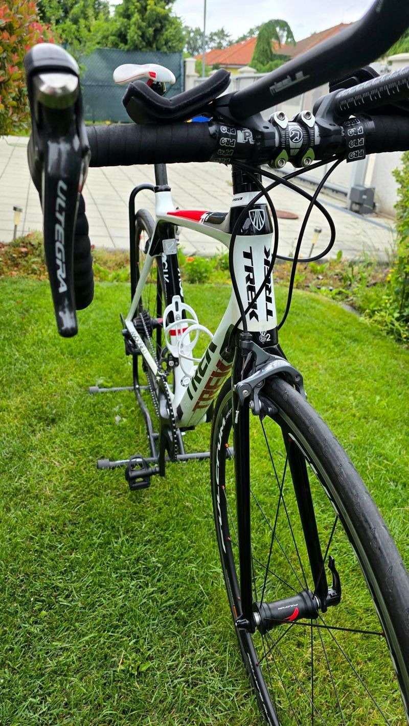 Used Trek Madone 4.7 H2 (Compact) 2012 2012 Road & Gravel, White — image 6 of 20