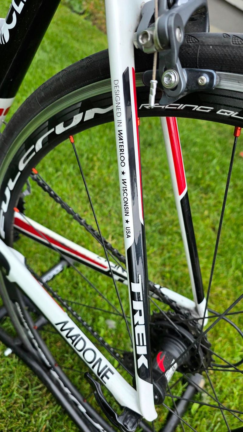 Used Trek Madone 4.7 H2 (Compact) 2012 2012 Road & Gravel, White — image 16 of 20