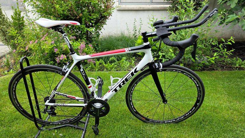 Used Trek Madone 4.7 H2 (Compact) 2012 2012 Road & Gravel, White — image 2 of 20