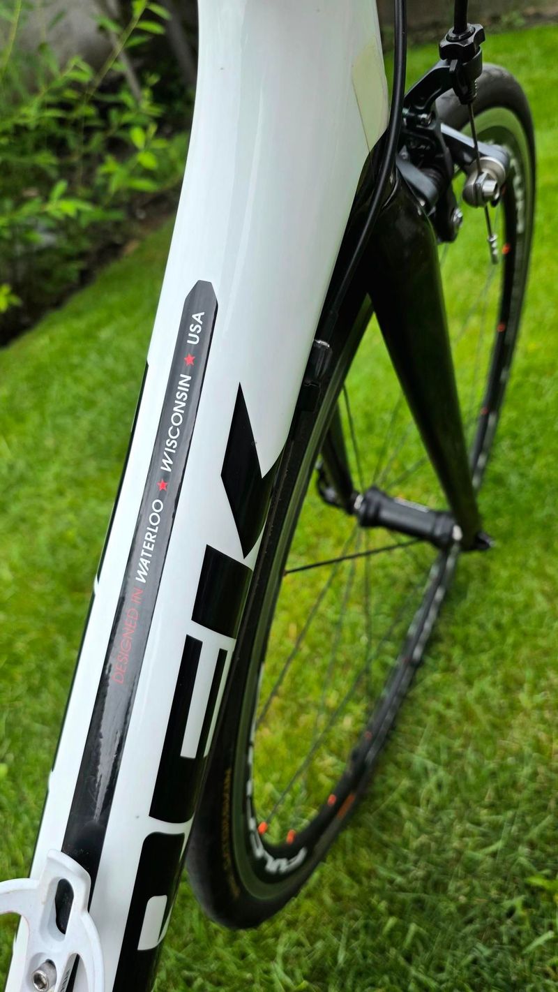 Used Trek Madone 4.7 H2 (Compact) 2012 2012 Road & Gravel, White — image 14 of 20