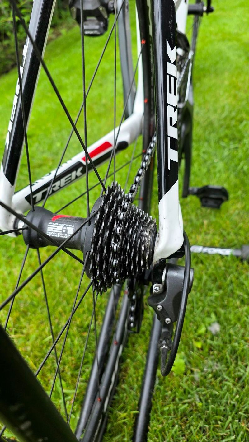 Used Trek Madone 4.7 H2 (Compact) 2012 2012 Road & Gravel, White — image 17 of 20