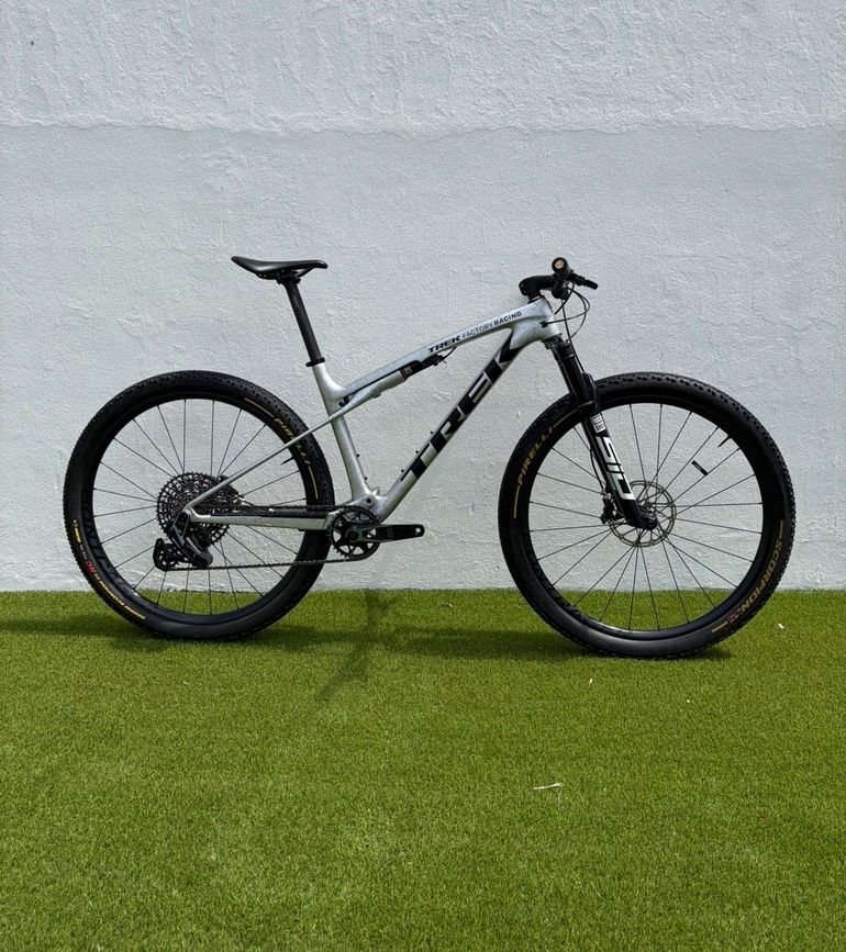 Used Trek Supercaliber SLR 9.9 X0 AXS Gen 2 2024 2024 Mountainbike, Light Gray, 29 — image 1 of 8