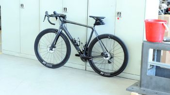 Used Cannondale Synapse Carbon Disc 105 2020 2020 Road & Gravel, Light Gray — image 3 of 15