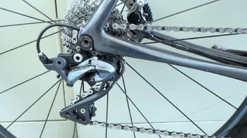 Used Cannondale Synapse Carbon Disc 105 2020 2020 Road & Gravel, Light Gray — image 8 of 15