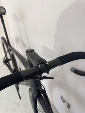 Used Giant TCR 0 Advanced SL Disc Di2 2022 Road & Gravel, Black — image 9 of 17