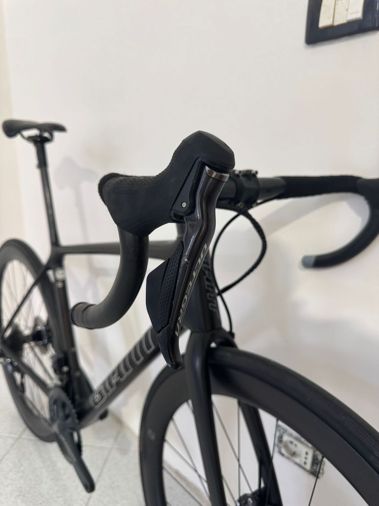 Used Giant TCR 0 Advanced SL Disc Di2 2022 Road & Gravel, Black — image 12 of 17