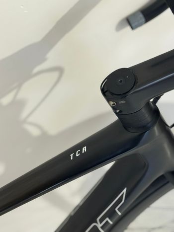 Used Giant TCR 0 Advanced SL Disc Di2 2022 Road & Gravel, Black — image 5 of 17