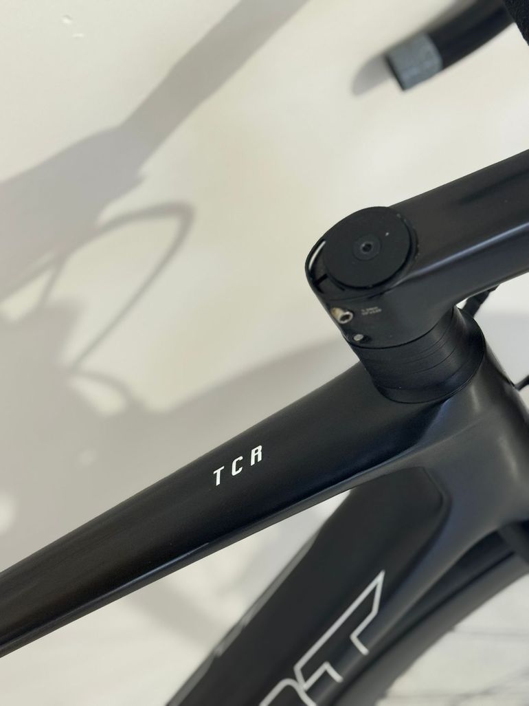 Used Giant TCR 0 Advanced SL Disc Di2 2022 Road & Gravel, Black — image 5 of 17