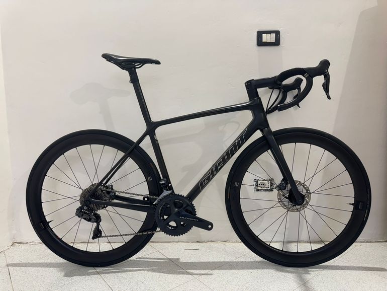 Used Giant TCR 0 Advanced SL Disc Di2 2022 Road & Gravel, Black — image 1 of 17