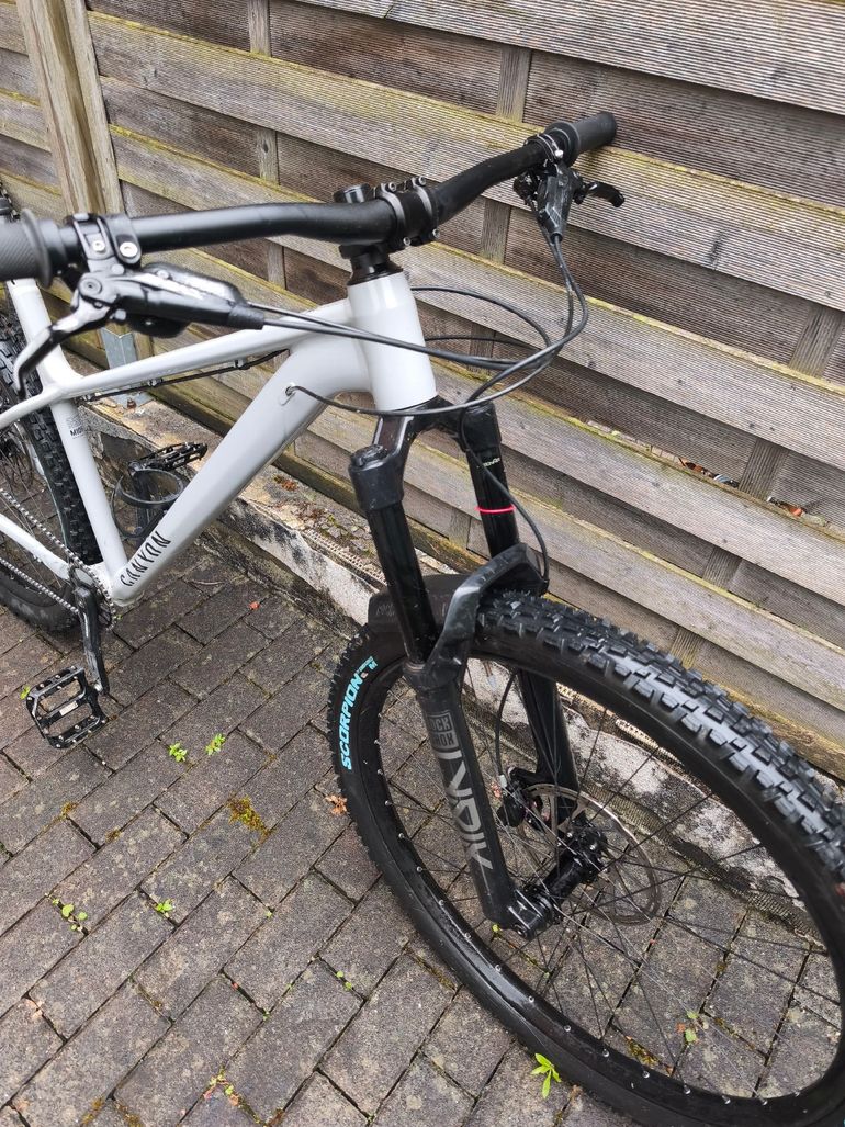 Used Canyon Stoic 3 2023 2023 Mountainbike, Light Gray, 27.5, 29 — image 4 of 13