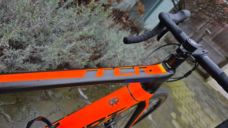 Used Giant TCR Advanced 1 Disc-KOM 2018 2018 Road & Gravel, Orange — image 9 of 16