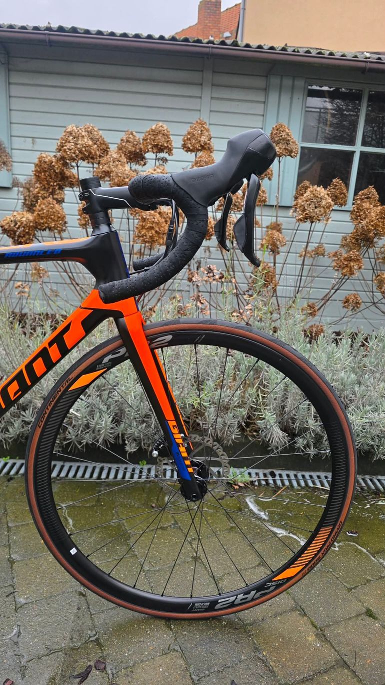 Used Giant TCR Advanced 1 Disc-KOM 2018 2018 Road & Gravel, Orange — image 5 of 16
