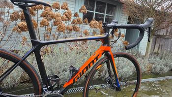Used Giant TCR Advanced 1 Disc-KOM 2018 2018 Road & Gravel, Orange — image 3 of 16