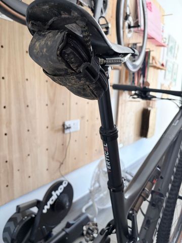 Used Specialized Epic SRAM X01 Eagle AXS 2023 Mountainbike, Light Gray, 29 — image 6 of 14