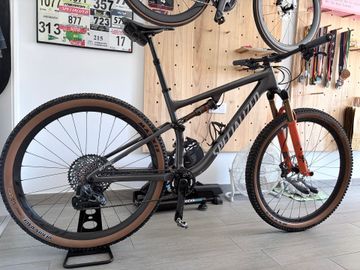 Used Specialized Epic SRAM X01 Eagle AXS 2023 Mountainbike, Light Gray, 29 — image 1 of 14