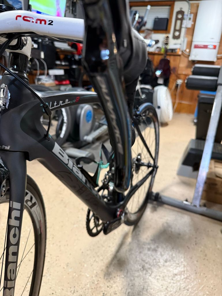 Used Bianchi Oltre Shimano Dura Ace 2015 Road & Gravel, Black — image 8 of 12