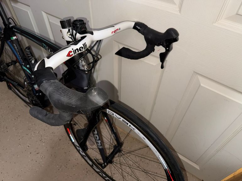 Used Bianchi Oltre Shimano Dura Ace 2015 Road & Gravel, Black — image 9 of 12