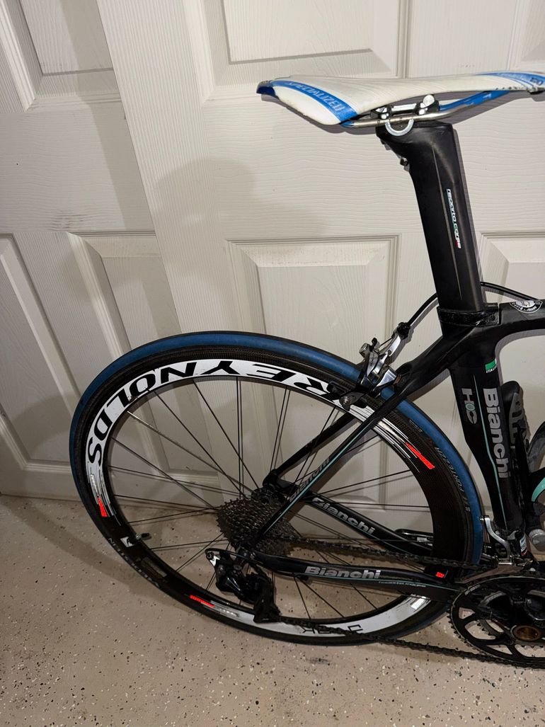 Used Bianchi Oltre Shimano Dura Ace 2015 Road & Gravel, Black — image 12 of 12