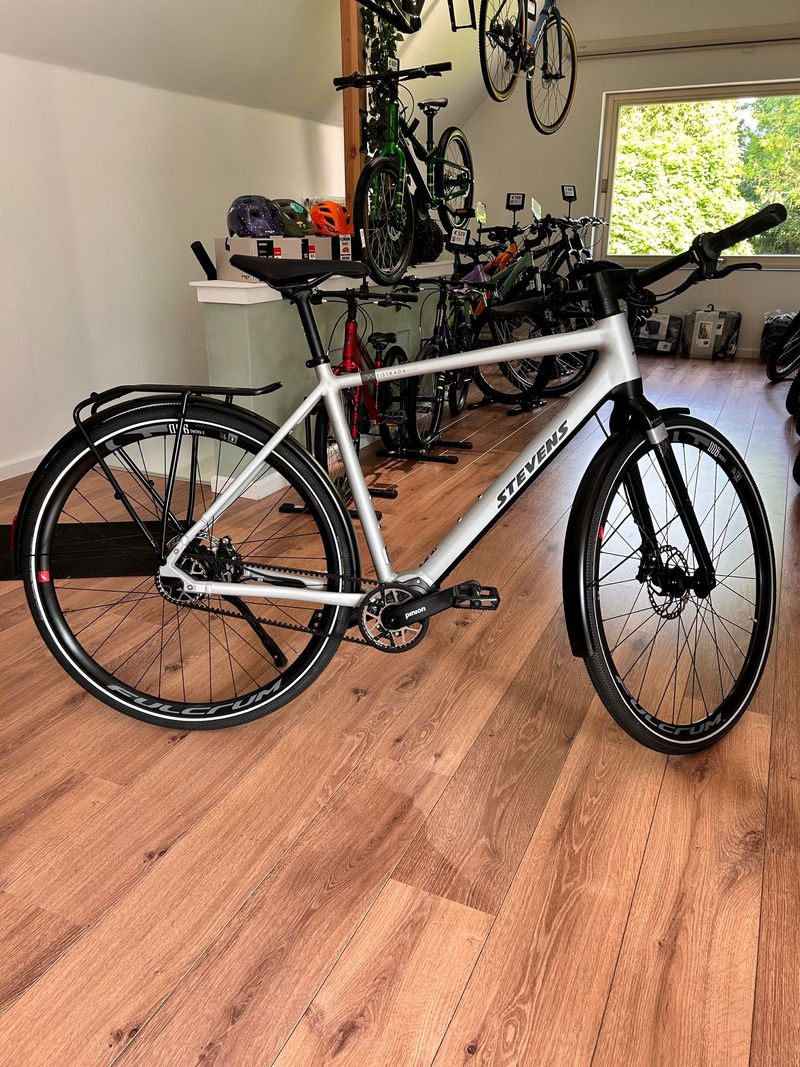 Gebrauchtes Stevens E-Strada 7.3.4 FEQ 2025 2025 Urban, Hellgrau — Bild 1 von 8