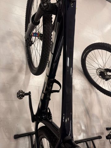 Used Trek Procaliber 9.6 2023 2023 Mountainbike, Blue, 29 — image 4 of 6