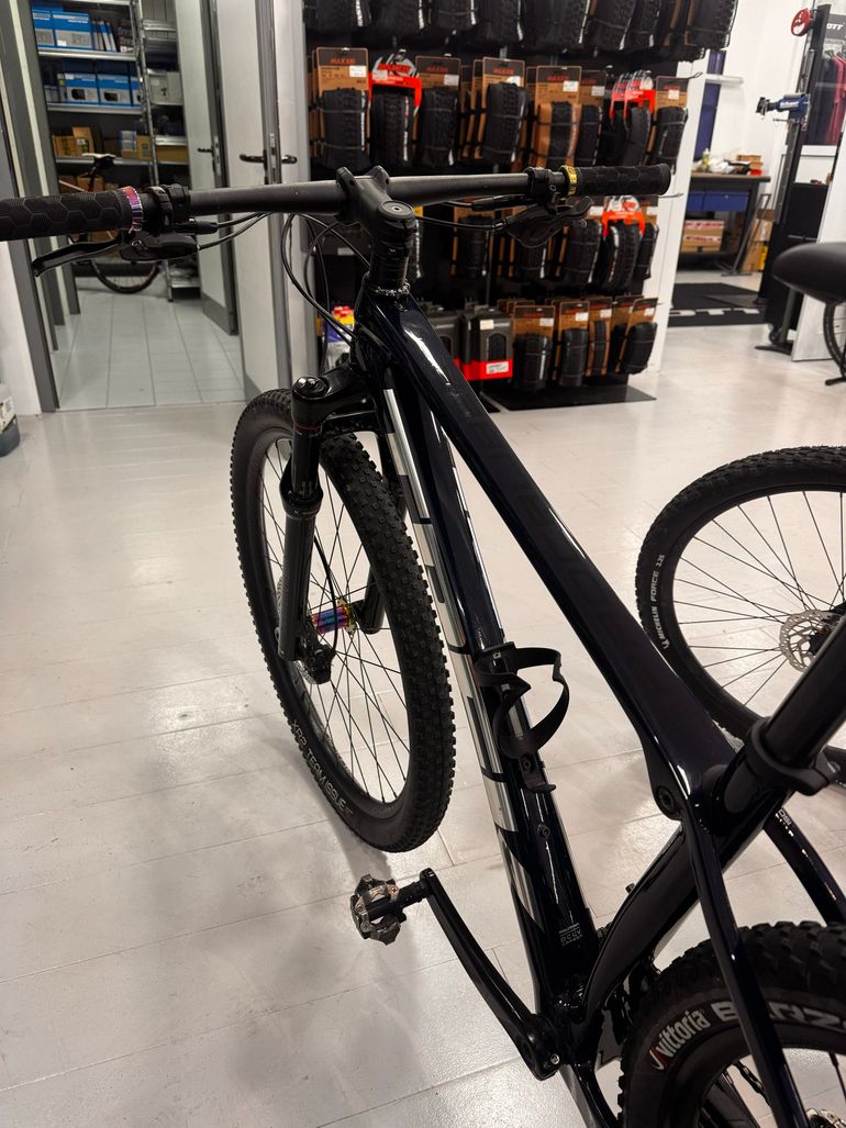 Used Trek Procaliber 9.6 2023 2023 Mountainbike, Blau, 29 — image 2 of 6