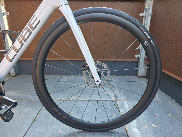 Used CUBE ATTAIN C:62, SLX 2025 2025 Road & Gravel, White — image 5 of 11