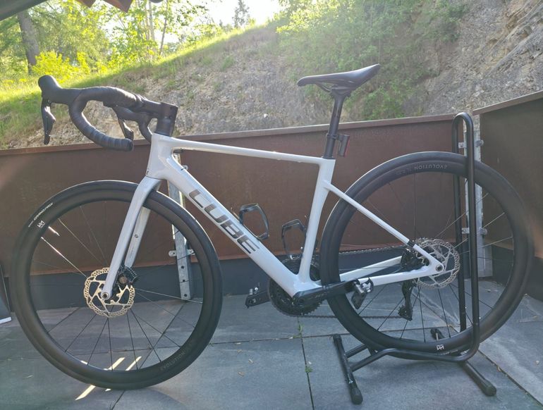 Used CUBE ATTAIN C:62, SLX 2025 2025 Road & Gravel, White — image 2 of 11