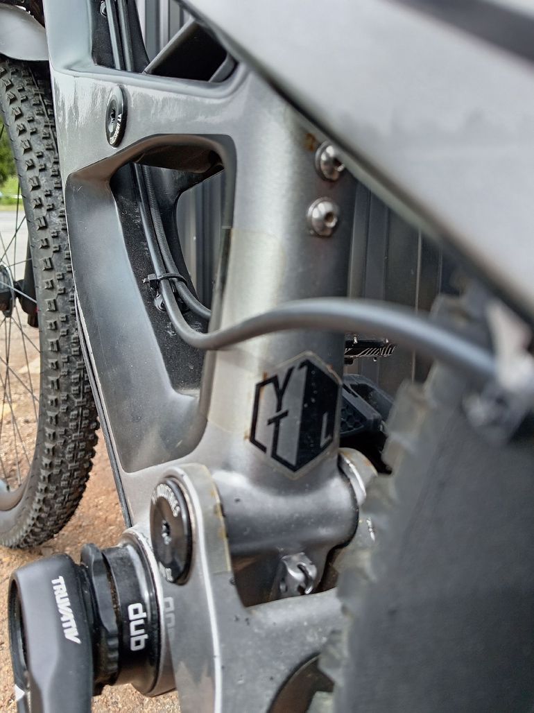 Used YT Industries CF SRAM X01 2018 Mountainbike, Light Gray — image 8 of 25