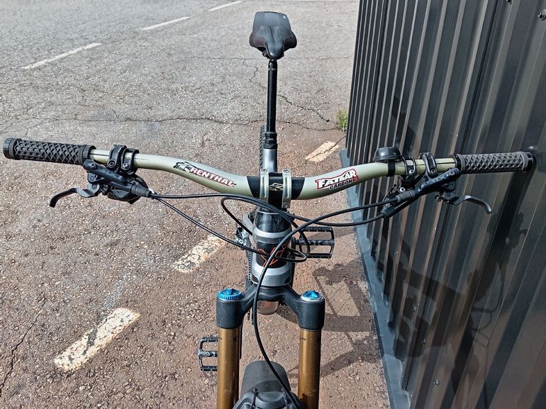Used YT Industries CF SRAM X01 2018 Mountainbike, Light Gray — image 12 of 25