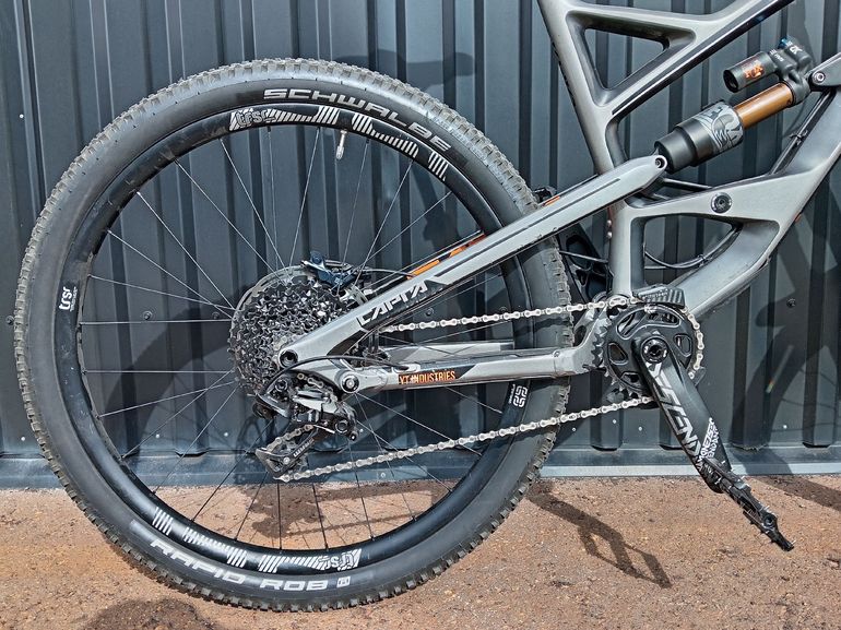Used YT Industries CF SRAM X01 2018 Mountainbike, Light Gray — image 3 of 25