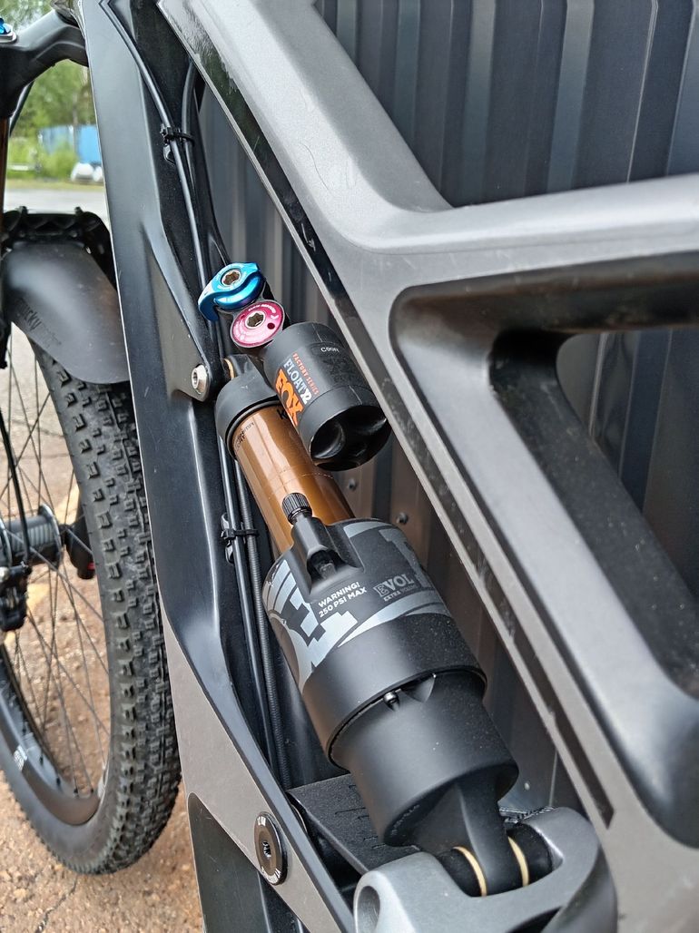 Used YT Industries CF SRAM X01 2018 Mountainbike, Light Gray — image 10 of 25
