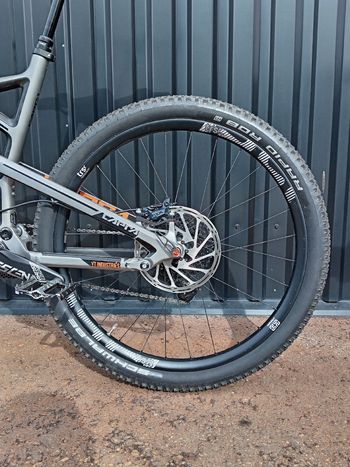 Used YT Industries CF SRAM X01 2018 Mountainbike, Light Gray — image 4 of 25