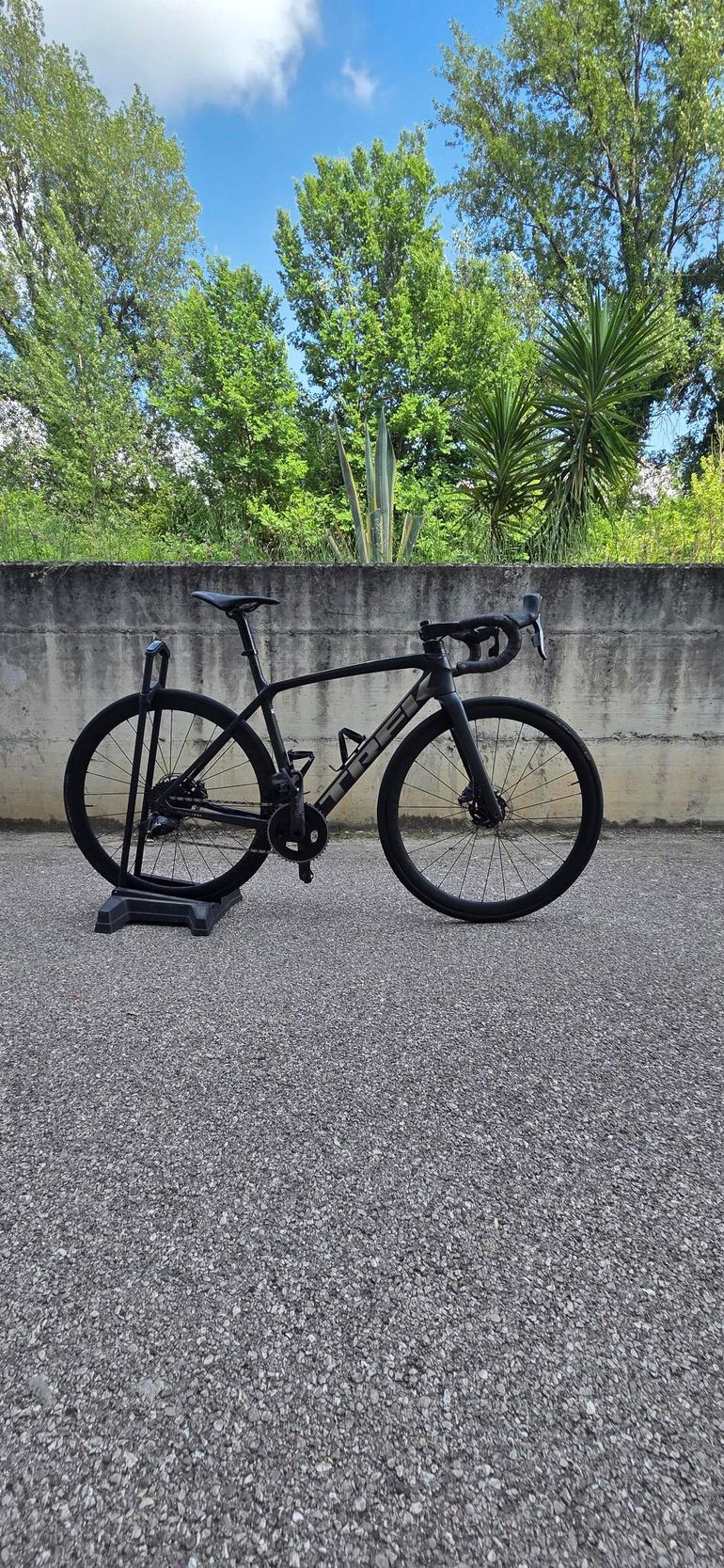 Used Trek Emonda SRAM Force eTap AXS 2022 Road & Gravel, Black — image 2 of 27