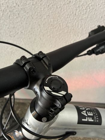 Used Orbea LAUFEY H30 2023 2023 Mountainbike, Light Gray, 29 — image 9 of 16