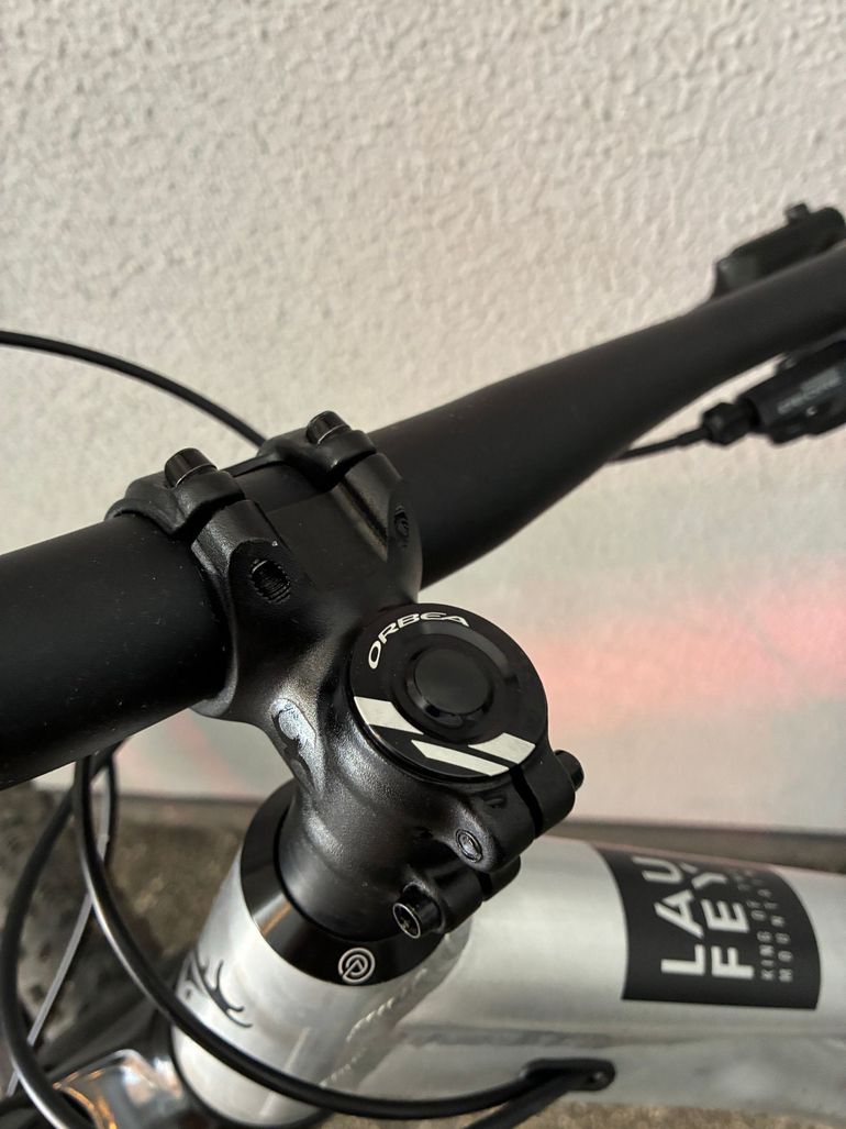 Used Orbea LAUFEY H30 2023 2023 Mountainbike, Light Gray, 29 — image 9 of 16