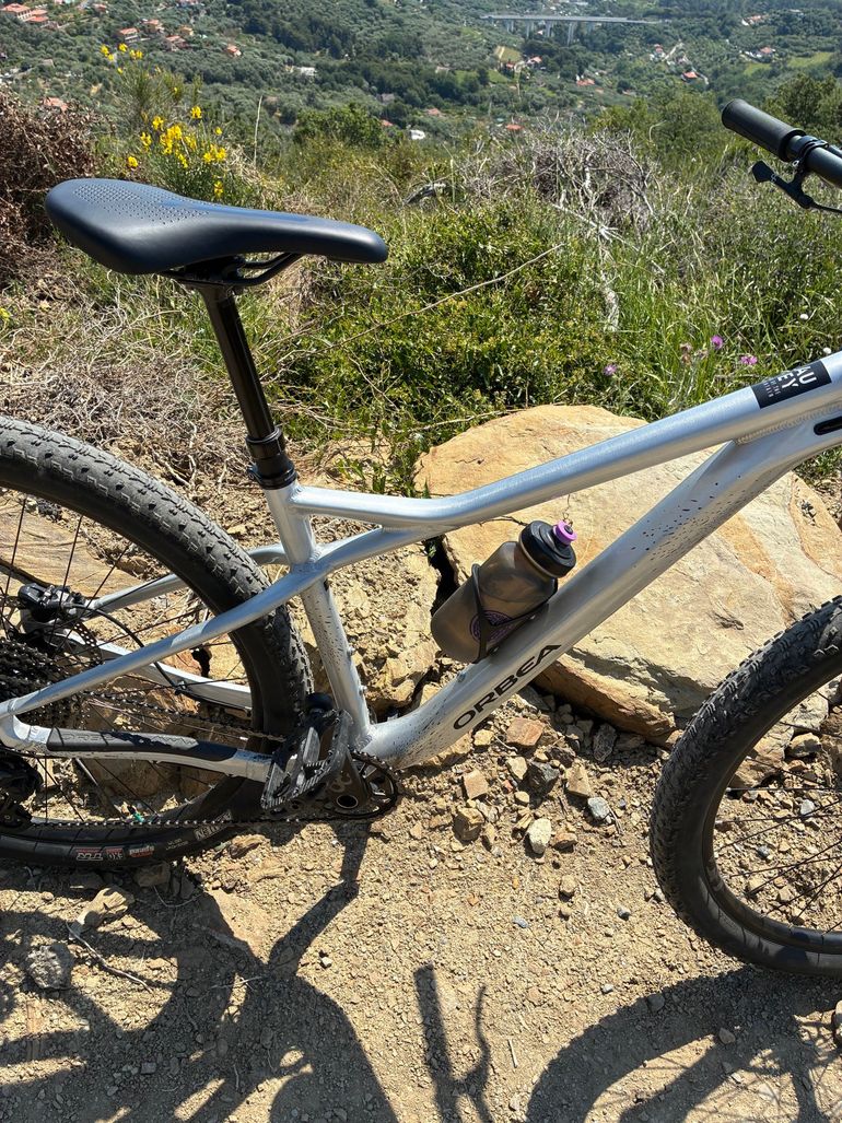 Used Orbea LAUFEY H30 2023 2023 Mountainbike, Light Gray, 29 — image 5 of 7