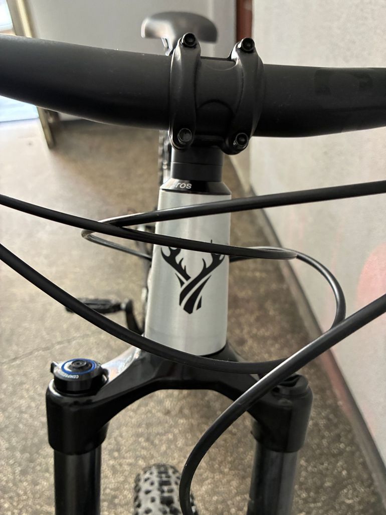 Used Orbea LAUFEY H30 2023 2023 Mountainbike, Light Gray, 29 — image 10 of 16