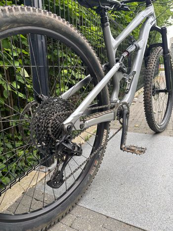 Used Cannondale Habit 3 2024 2024 Mountainbike, Light Gray, 27.5 — image 3 of 5