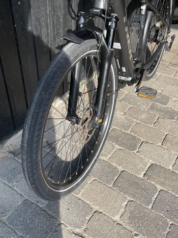 Used Trek Allant+ 9s 2022 Urban, Gris claro — image 8 of 16