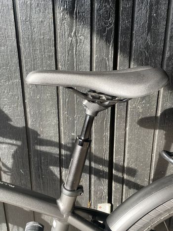 Used Trek Allant+ 9s 2022 Urban, Gris claro — image 6 of 16