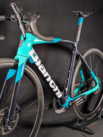 Used Bianchi Oltre XR4 Force AXS 2024 2024 Road & Gravel, Blue — image 7 of 20