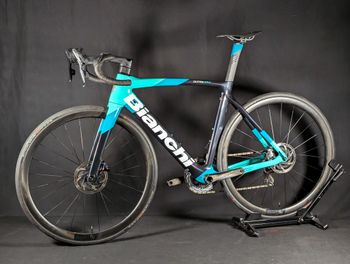 Used Bianchi Oltre XR4 Force AXS 2024 2024 Road & Gravel, Blue — image 4 of 20