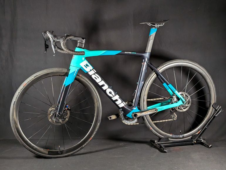 Used Bianchi Oltre XR4 Force AXS 2024 2024 Road & Gravel, Blue — image 4 of 20