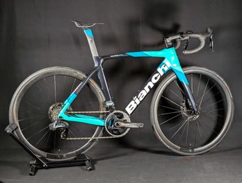 Used Bianchi Oltre XR4 Force AXS 2024 2024 Road & Gravel, Blue — image 5 of 20