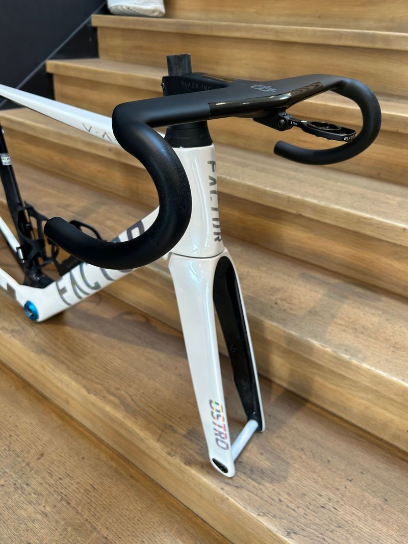 Used Factor OSTRO VAM - Frameset Premium 2026 Frameset 2026 Road & Gravel, White — image 3 of 3